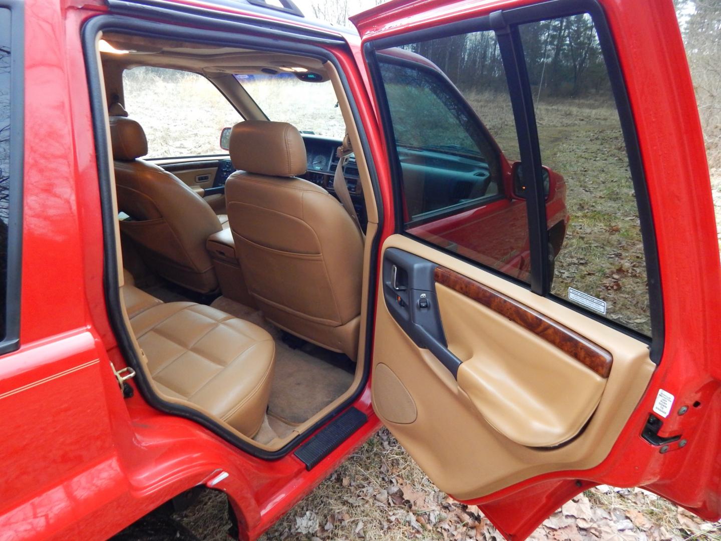 1996 RED /Tan Leather Jeep Grand Cherokee Limited 4WD (1J4GZ78Y6TC) with an 5.2L V8 OHV 16V engine, 4-Speed Automatic Overdrive transmission, located at 6528 Lower York Road, New Hope, PA, 18938, (215) 862-9555, 40.358707, -74.977882 - Here we have a 1996 Jeep Grand Cherokee with a 5.2L V8 putting power to a 4x4 automatic transmission. Options include: tan leather with wood trim, heat/AC, AM/FM/CD/TAPE radio, tilt steering wheel, cruise control, heated front seat, moon roof, power windows/locks/mirrors, roof rack, fog lights, tow - Photo#13